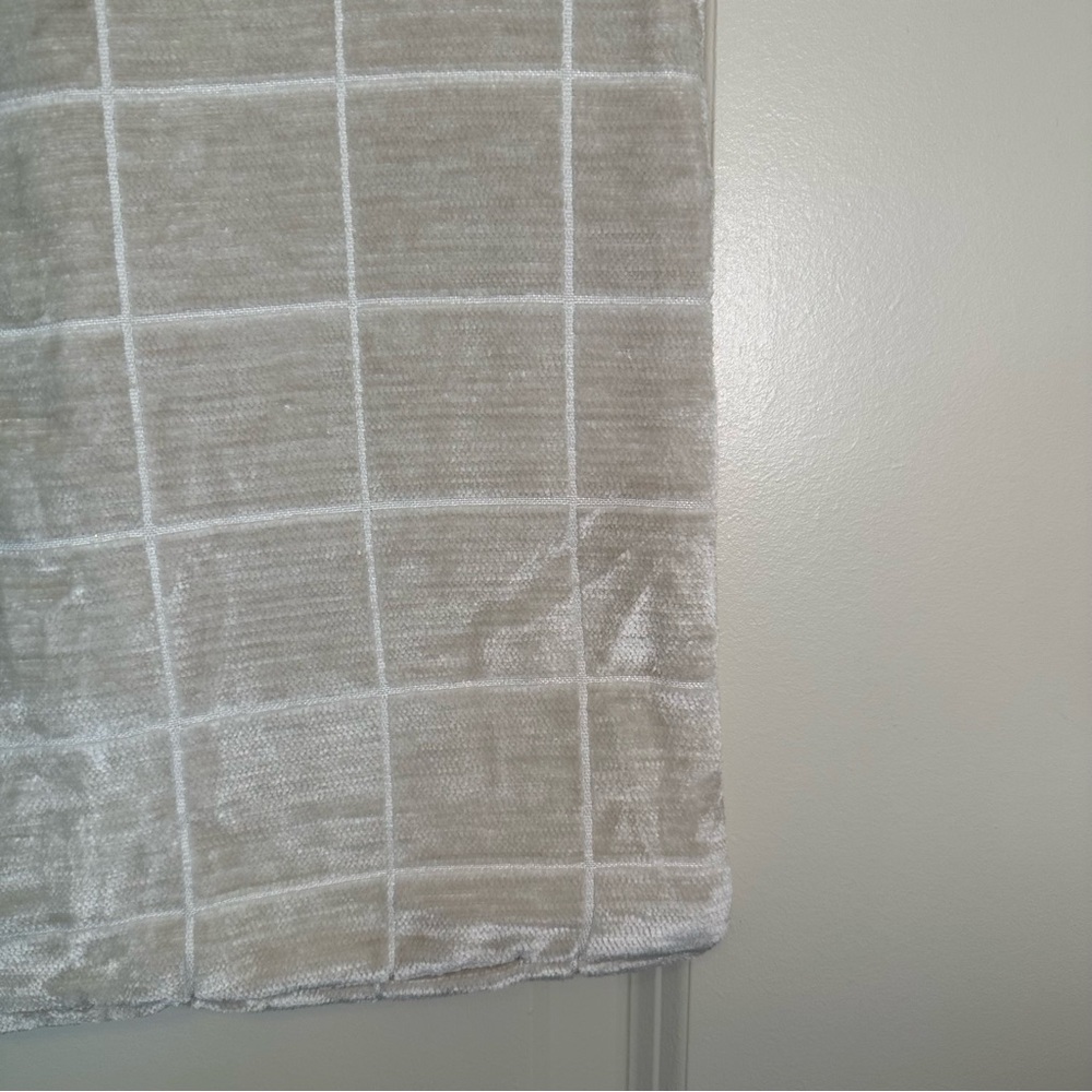 Throw Pillow Cover 2 pack 20x20 Windowpane Grid Pattern Cream & White Chenille - Picture 4 of 4